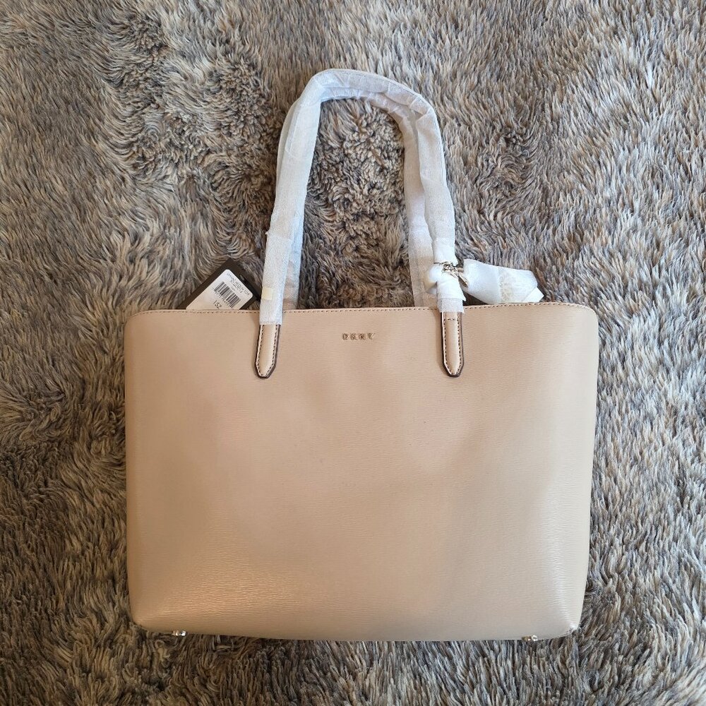 DKNY Donna Karan leather Medium Tote NEW condition